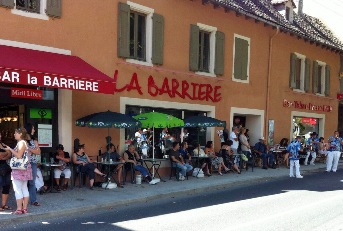 Image 1 : LA BARRIÈRE