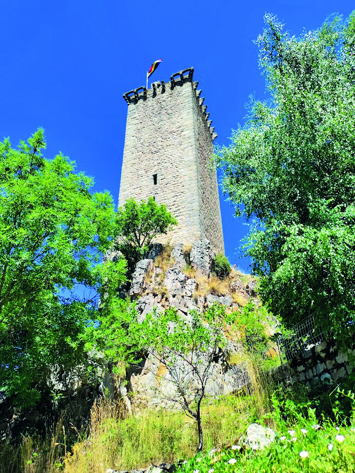 Image 1 : LES BARONNIES DU GÉVAUDAN : LA BARONNIE D'APCHER