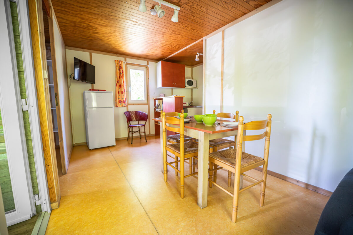 Image 2 : CHALET PREMIUM FLOWER CAMPING DU GÉVAUDAN - 4 PERSONNES