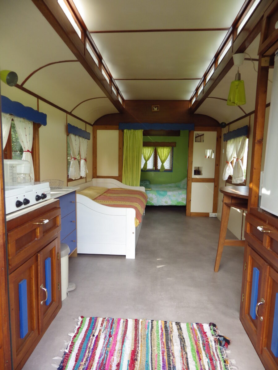 Image 4 : ROULOTTE CAMPAGNE