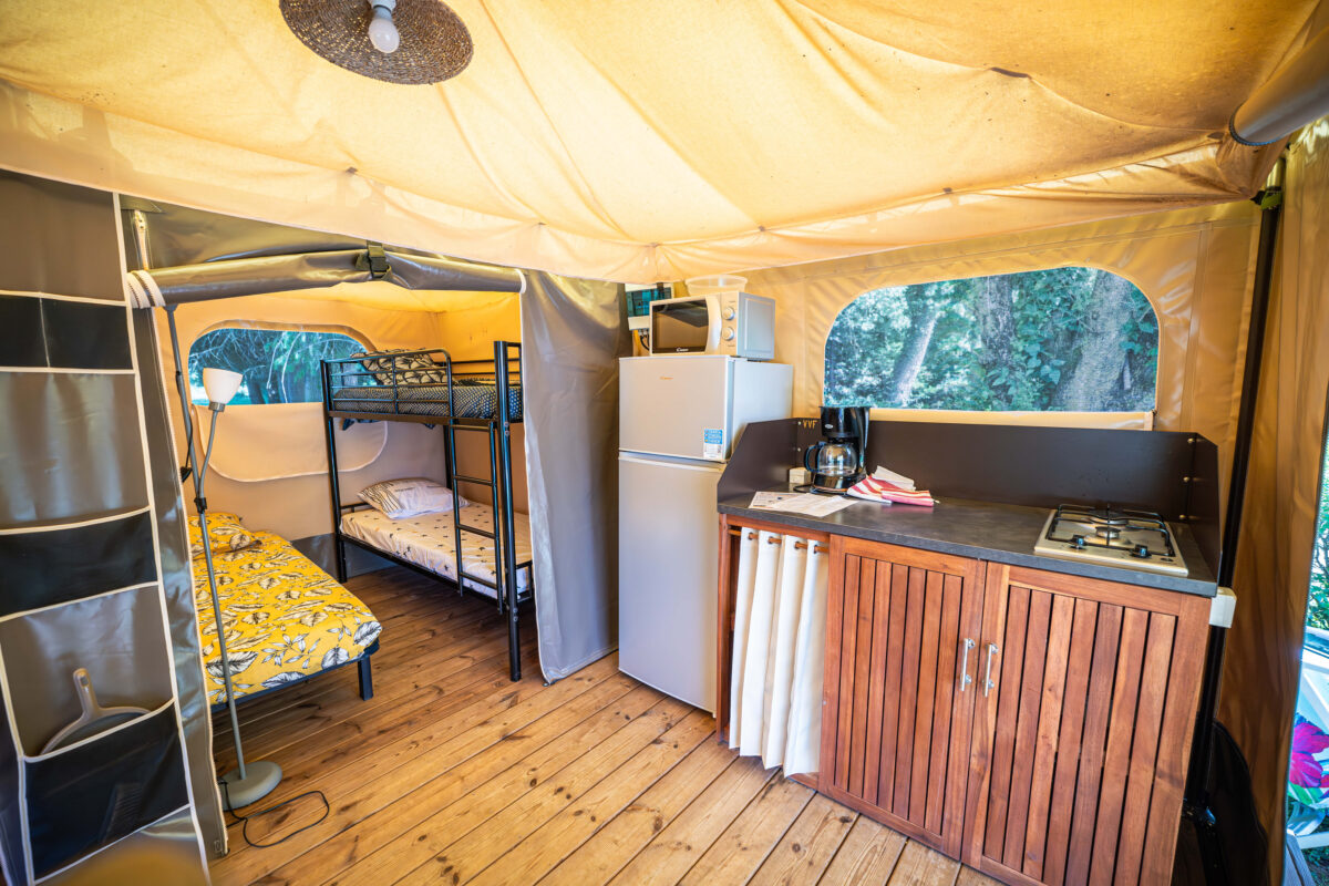 Image 4 : TENTE FLOWER CAMPING DU GÉVAUDAN - 6 PERSONNES