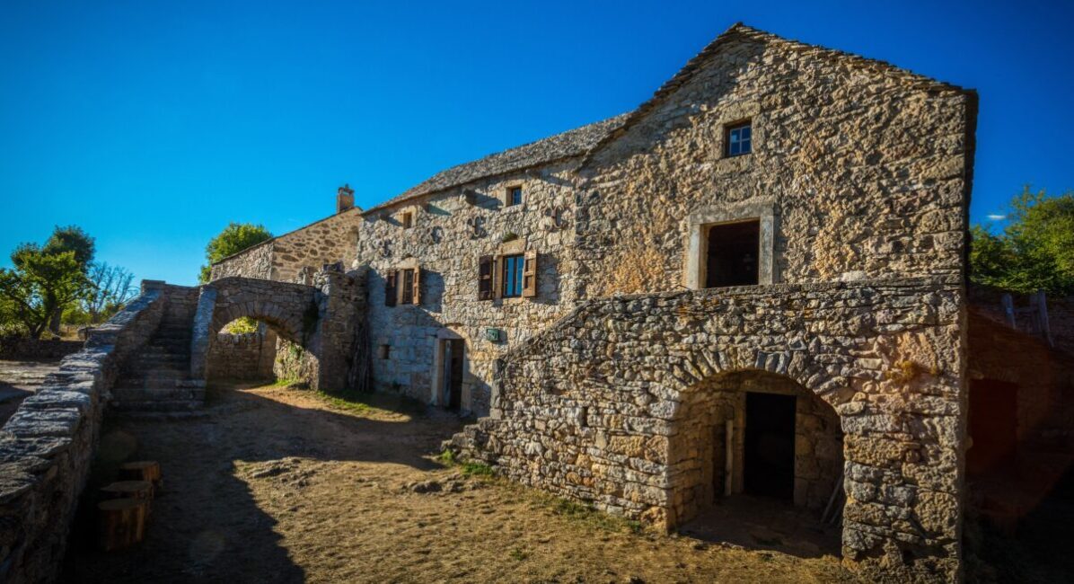 Image 0 : LA FERME CAUSSENARDE D'AUTREFOIS